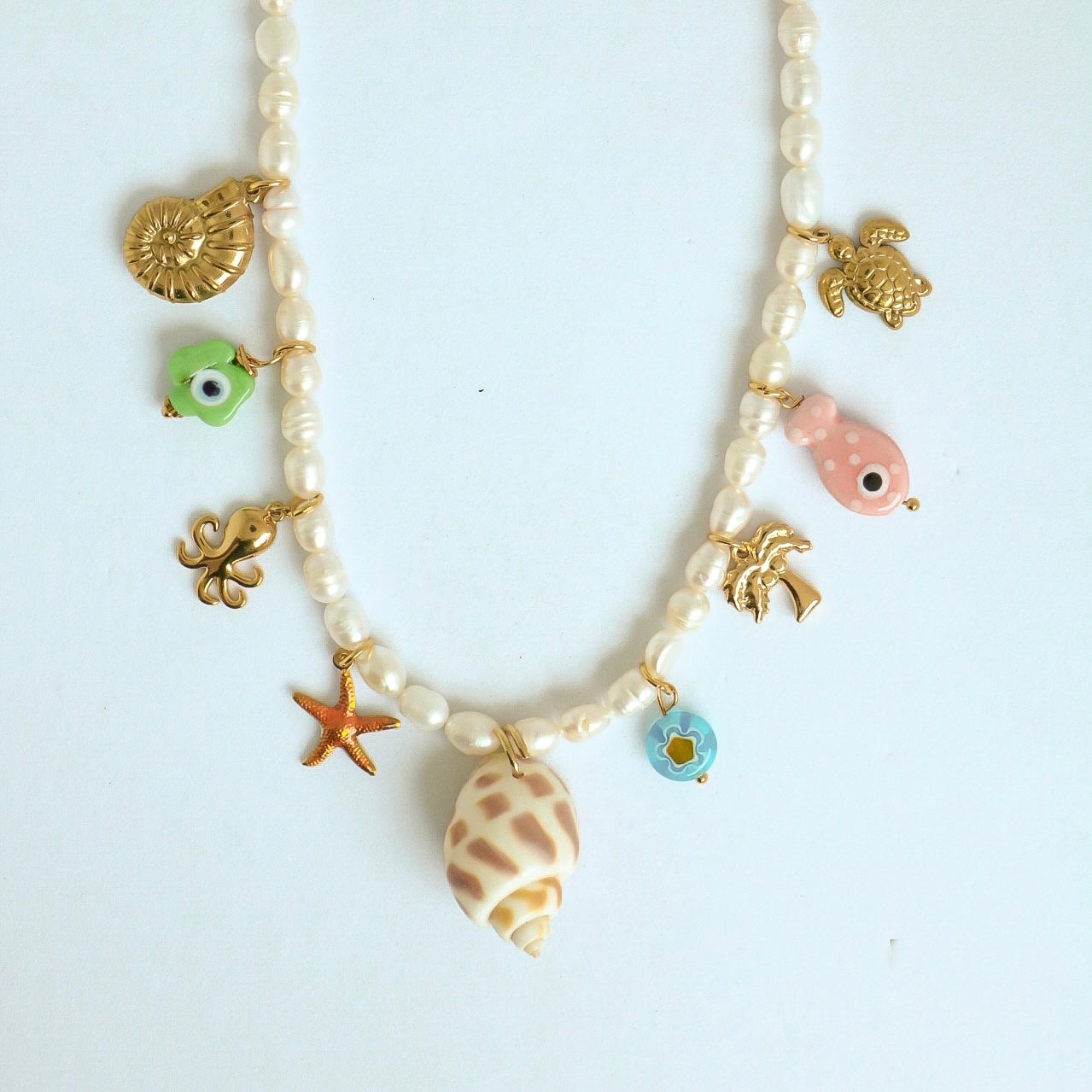 CHARM NECKLACE- FIO EM PÉROLAS DE AGUA DOCE