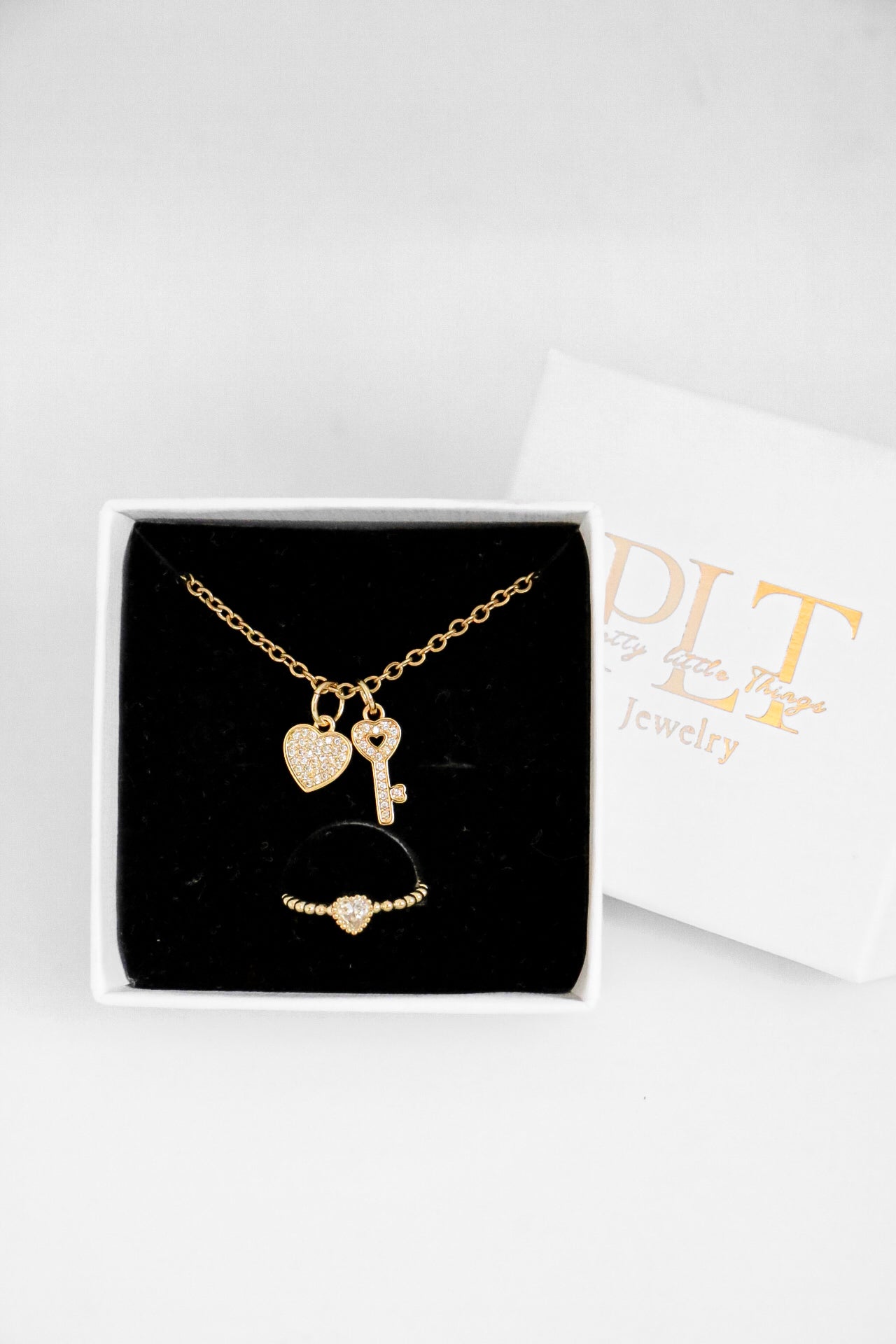 COFFRET TAKEN